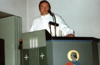 /album/kuvagalleria/saarnaaja-kotikirkossaan-koski-tl-jpg/